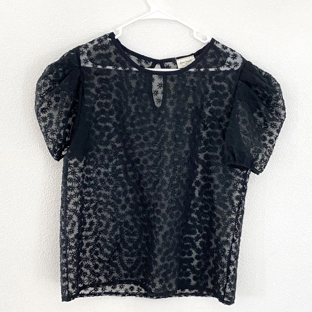Free kisses top